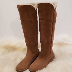 UGG Samantha Size 8